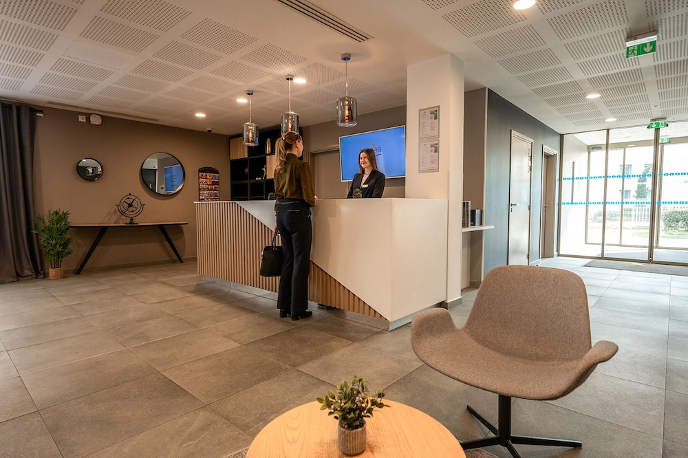Lobby at NEMEA APPART HOTEL EUROPE VELIZY VILLACOUBLAY, VELIZY VILLACOUBLAY