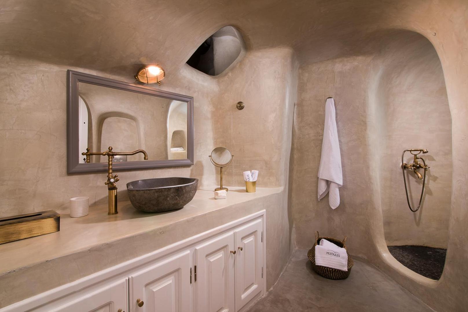 Cave, Louisa, Suite, Caldera View