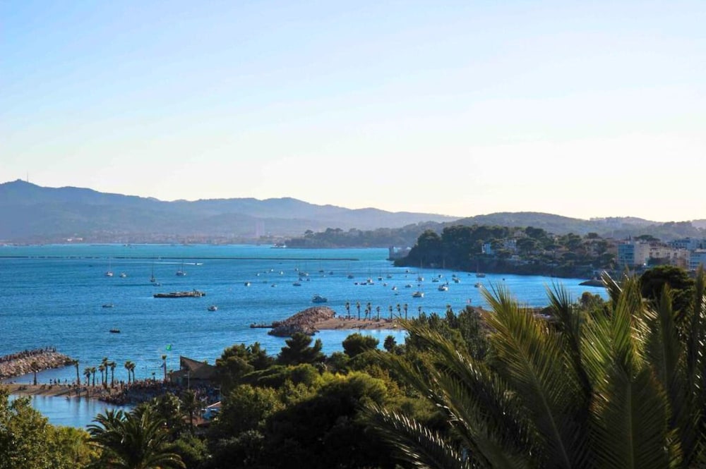 Les Voiles Hotel 40/50