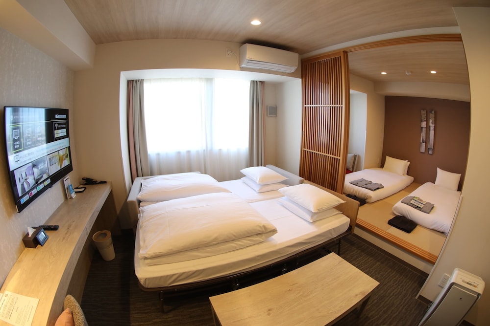 JAPANESE, TWIN BEDS
