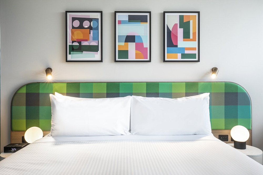 HOLIDAY INN WERRIBEE 35/75