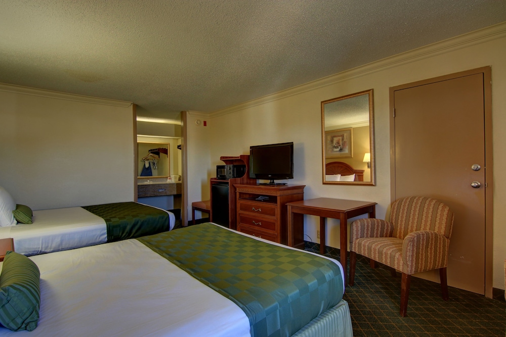 Ramada by Wyndham Macon 16/45