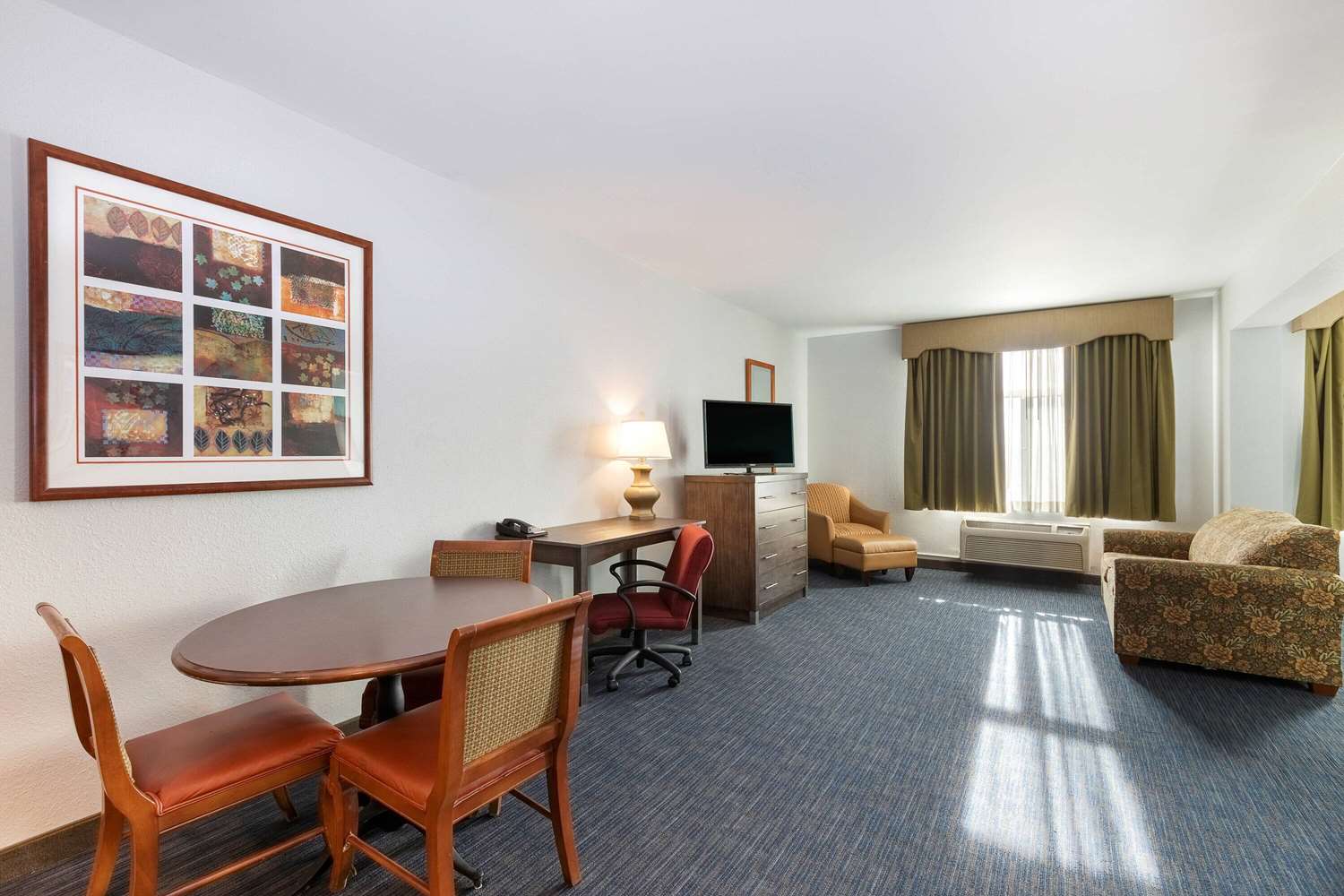 La Quinta Inn & Suites by Wyndham Omaha Airport Downtown 13/25