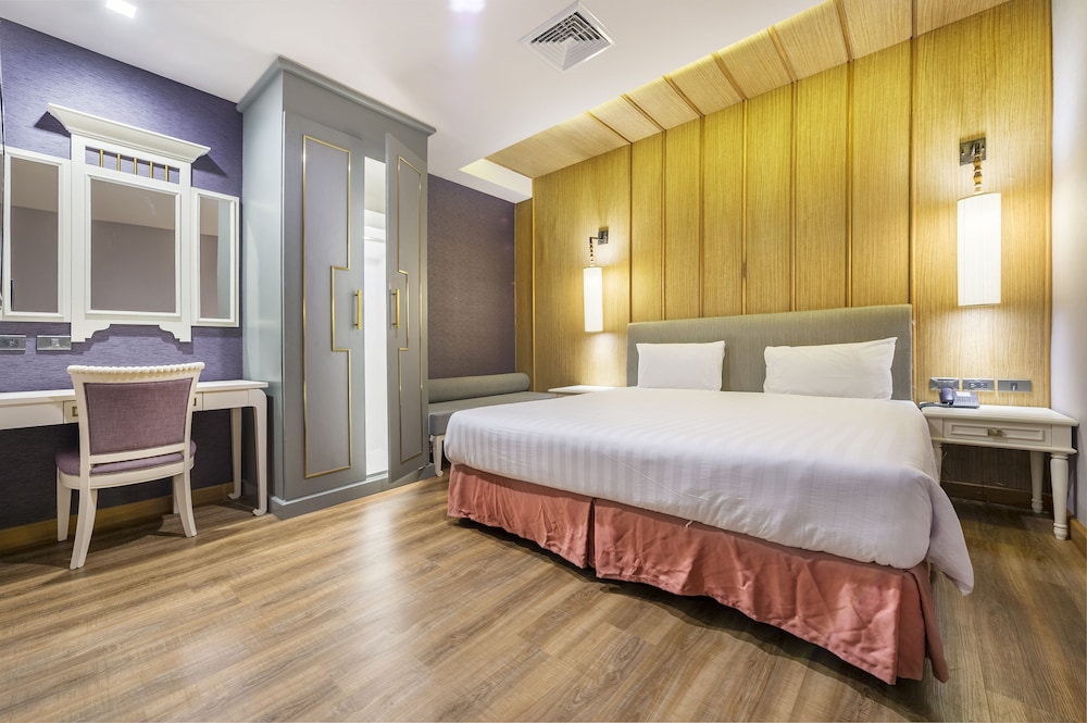 2 BEDROOMS, SUITE