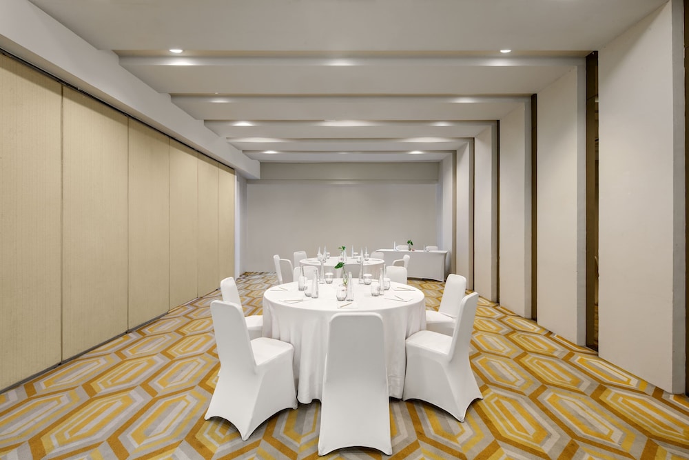 Hotel Santika Bsd City 24/30