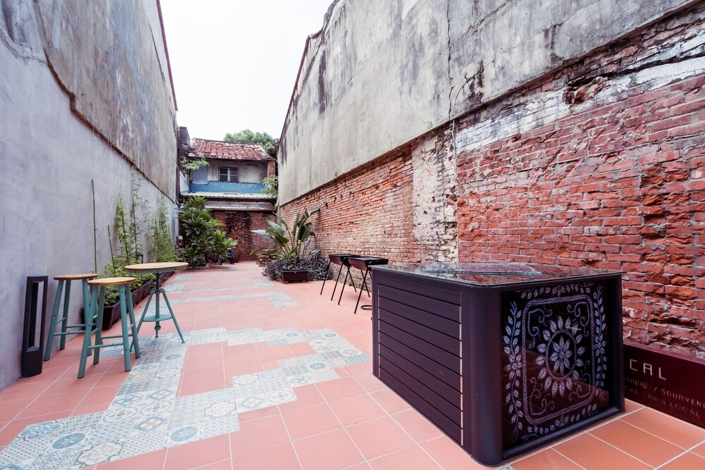 Local Backpacker Hostel 45/50