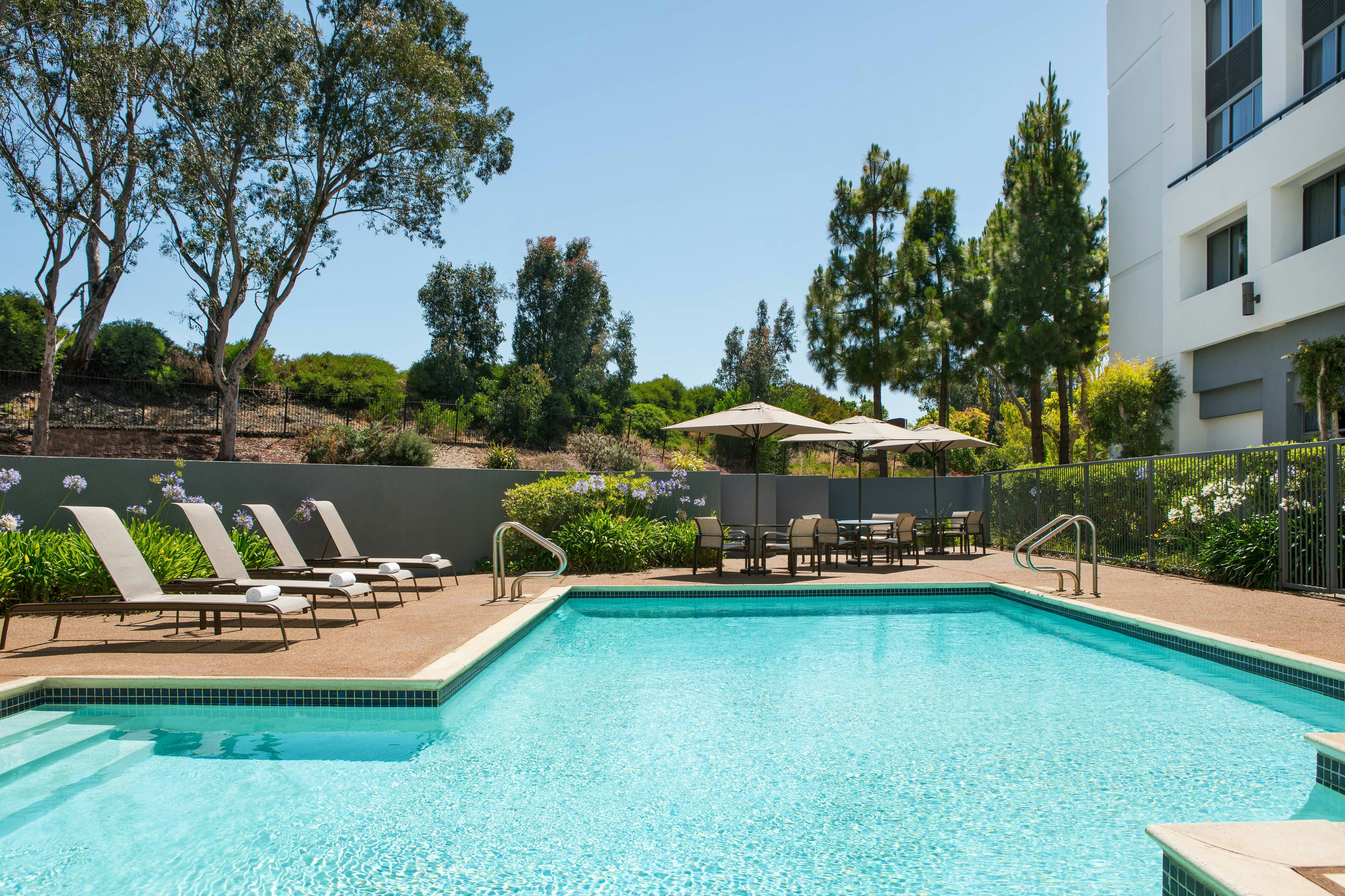Courtyard By Marriott Richmond Berkeley 18/18