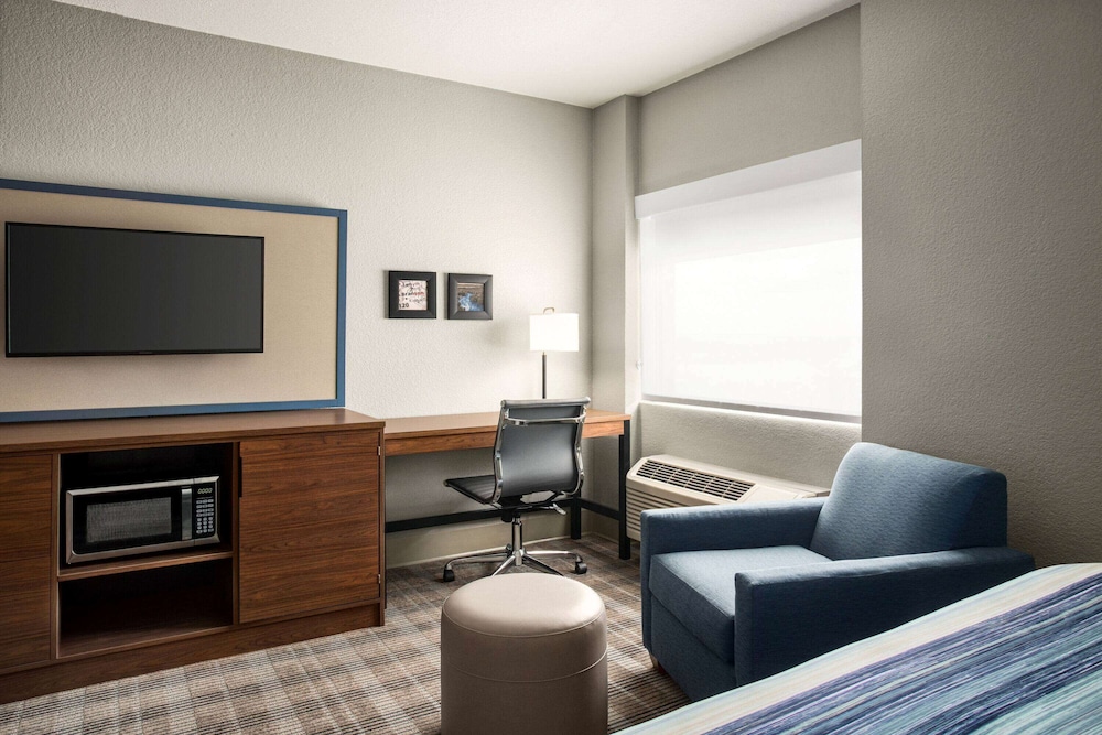AmericInn by Wyndham Branson and Conference Center 42/62