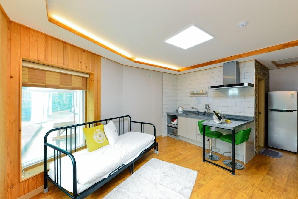 Gapyeong Camel Pension 7/50
