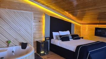 2 Bedrooms, Presidential, Suite, Valley View, Jetted Tub