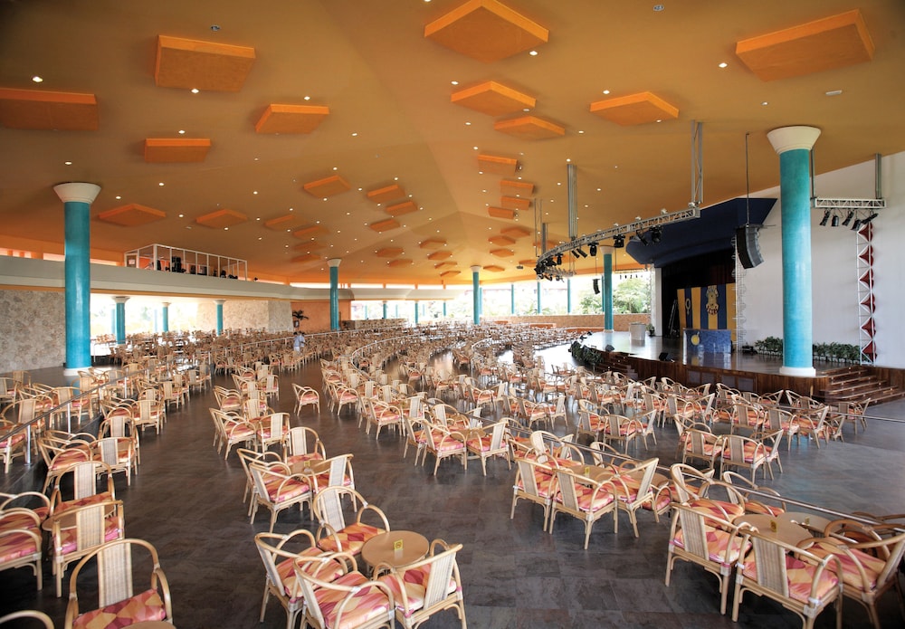 Barcelo Maya Tropical 33/48