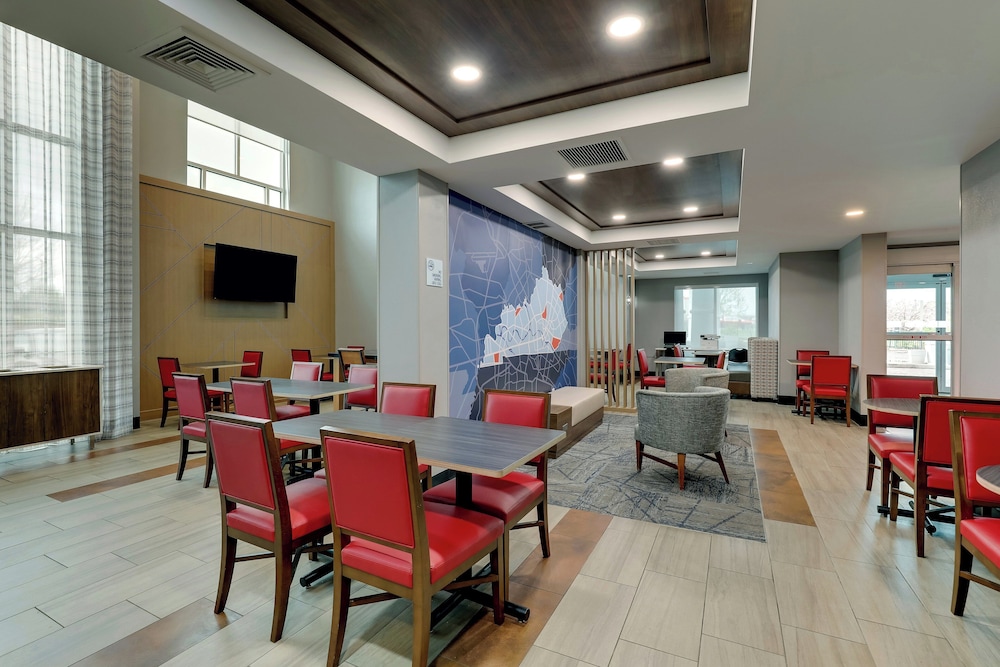 Holiday Inn Express Hotel Suites Richmond 63/67