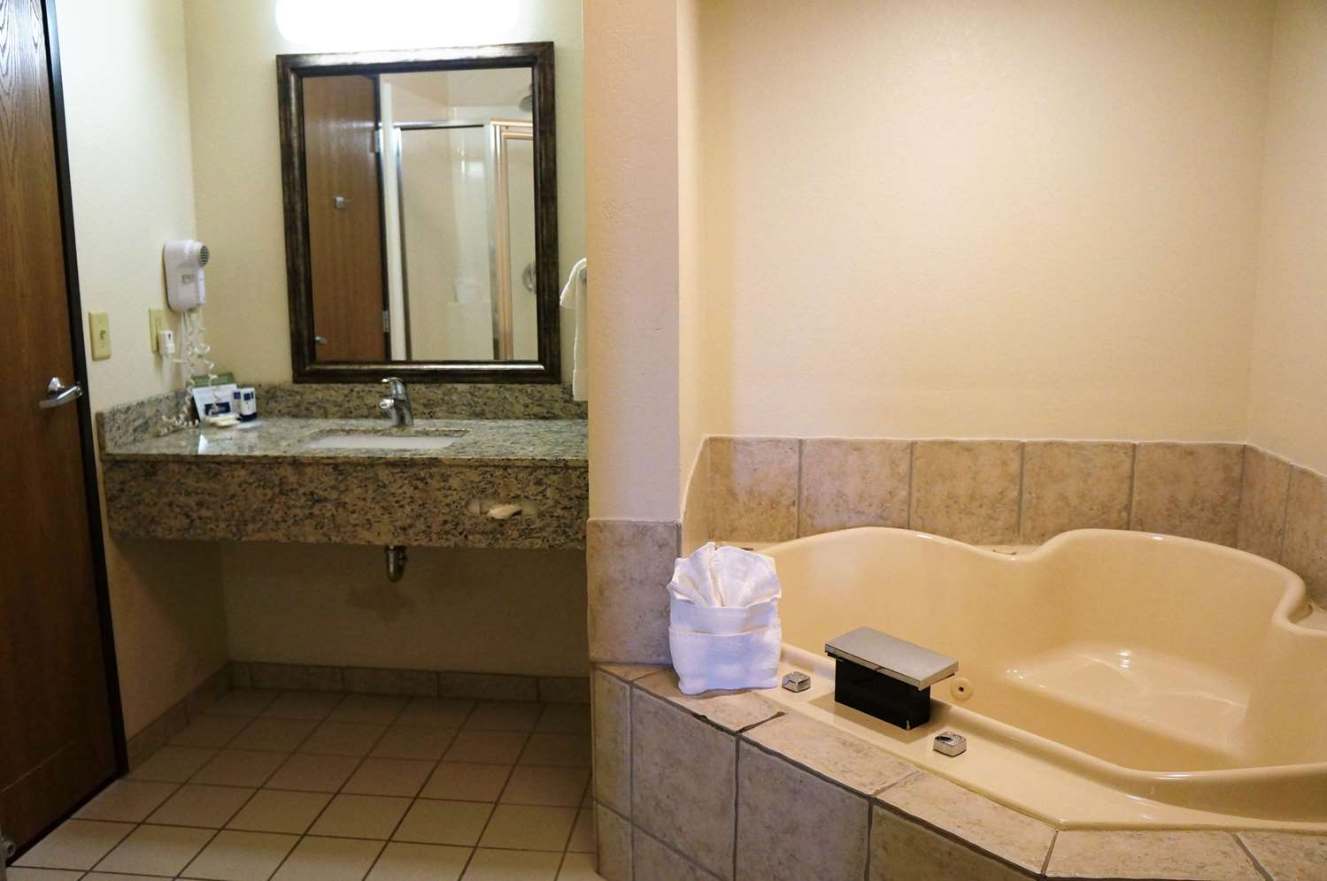 AmericInn by Wyndham Baldwin 34/34