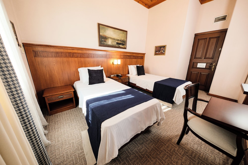 CLASSIC, TWIN BEDS