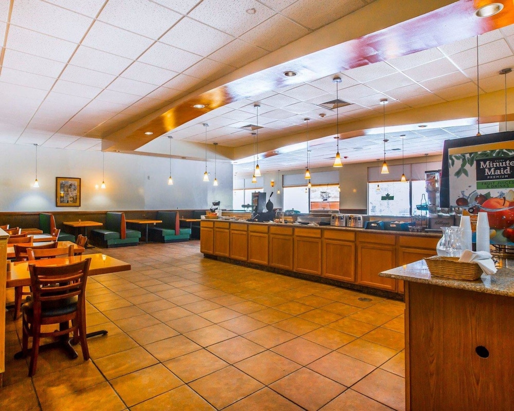 Quality Inn & Conference Center Brattleboro North 16/64