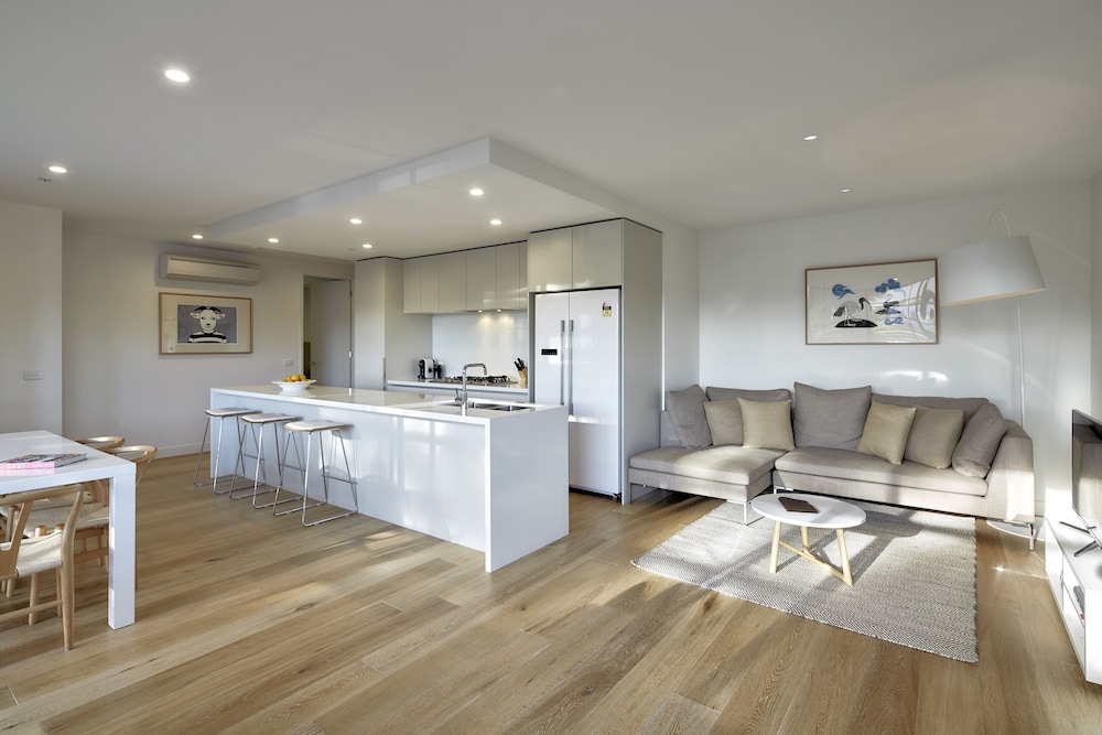 381 Cremorne 33/57
