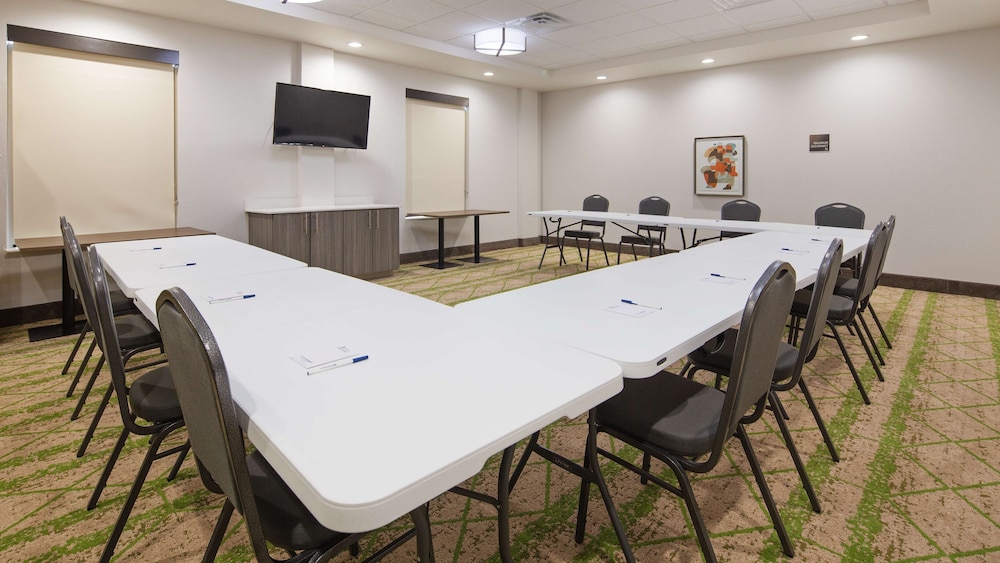 Best Western Green Oak Inn & Suites 28/30