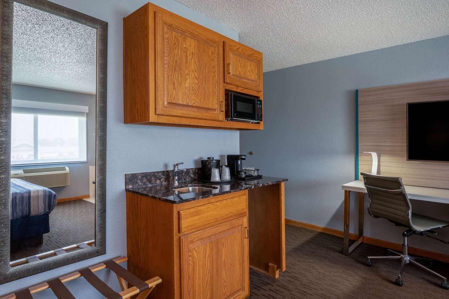 AmericInn by Wyndham Eau Claire 4/28