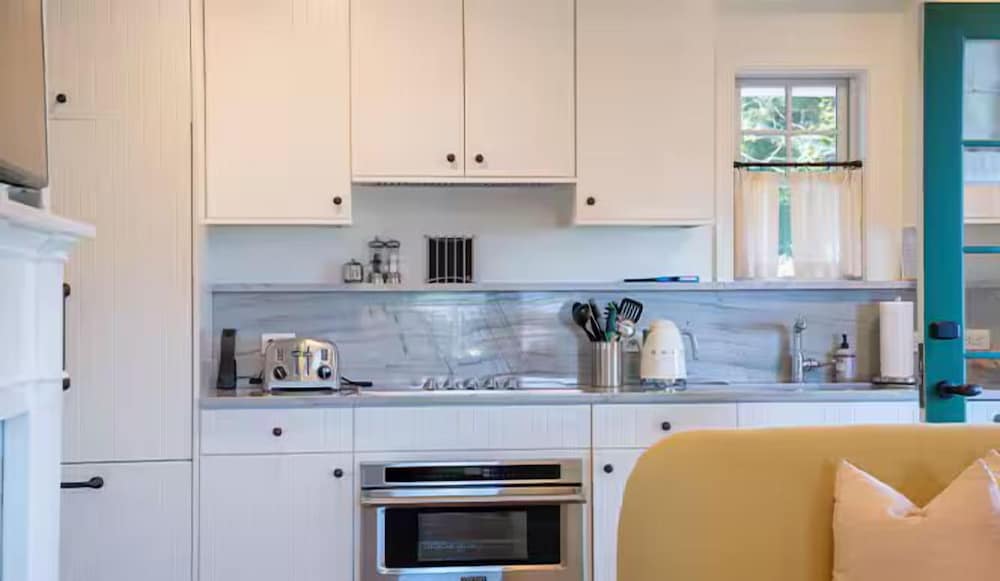 Canoe Place Inn & Cottages 9/50