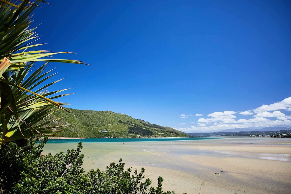 Under Milkwood Resort 43/49
