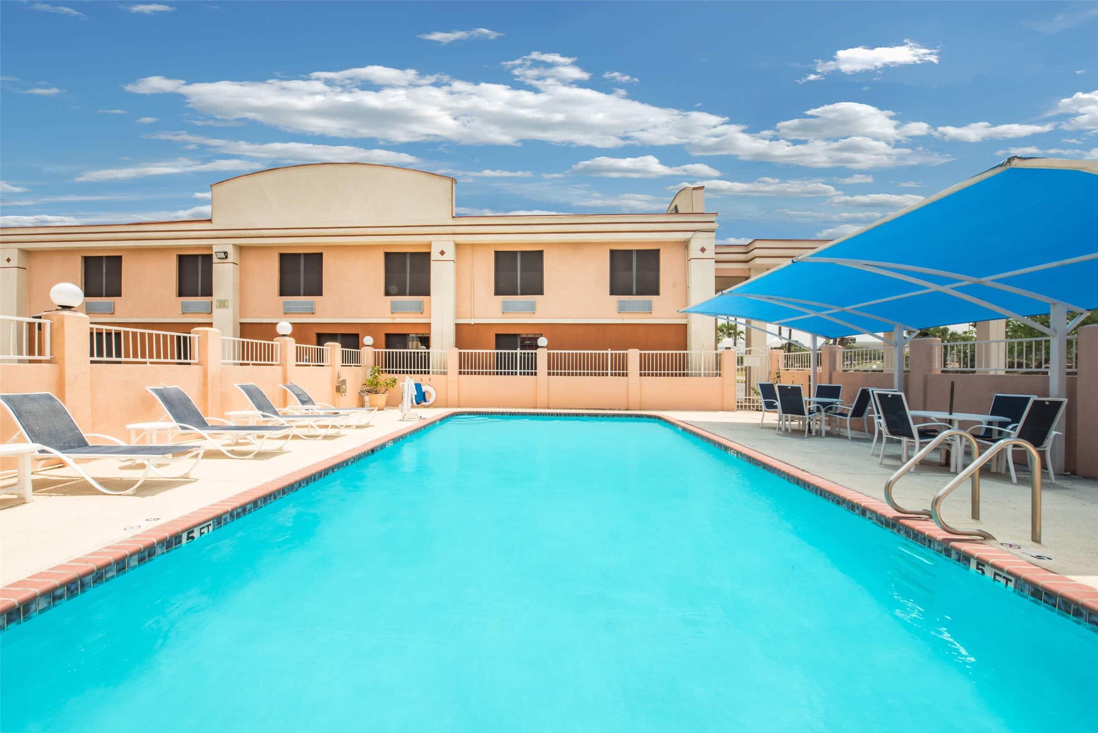 Days Inn by Wyndham McAllen 22/26