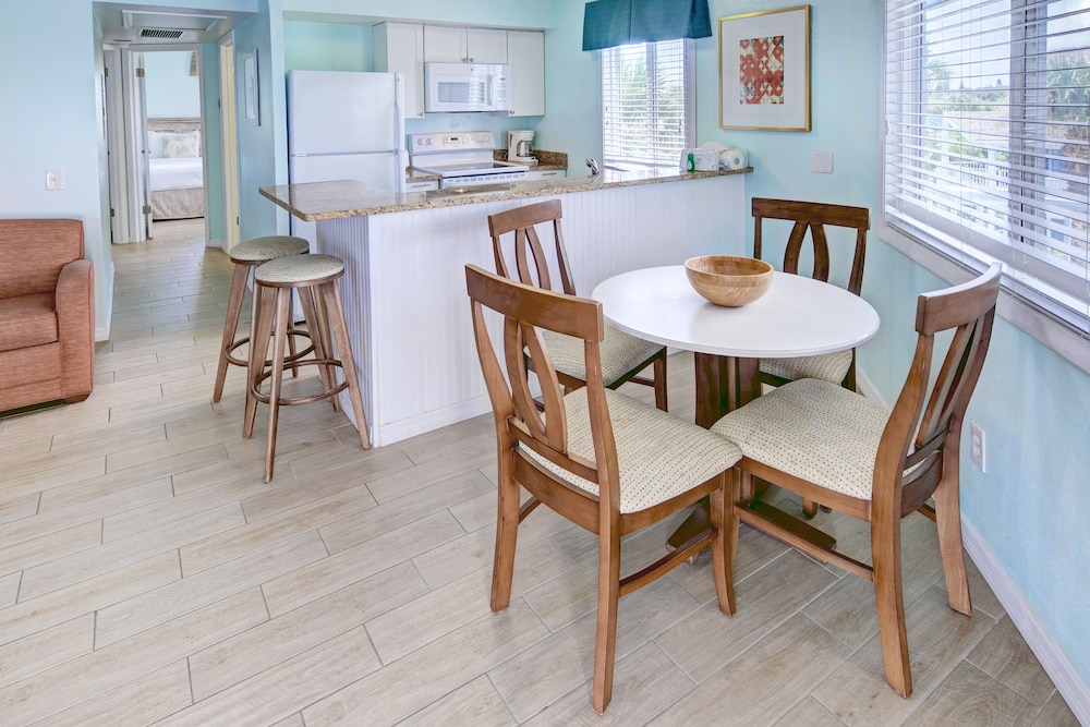 New Smyrna Waves MOD Collection by Sonesta 42/50