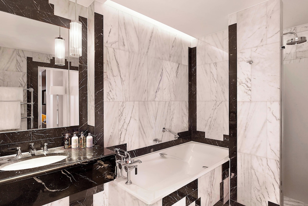 1 BEDROOM, GRAND, SUITE, PARK VIEW