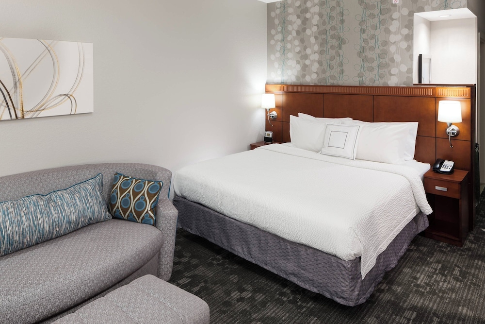 Room at Courtyard Miami at Dolphin Mall, MIAMI - FL