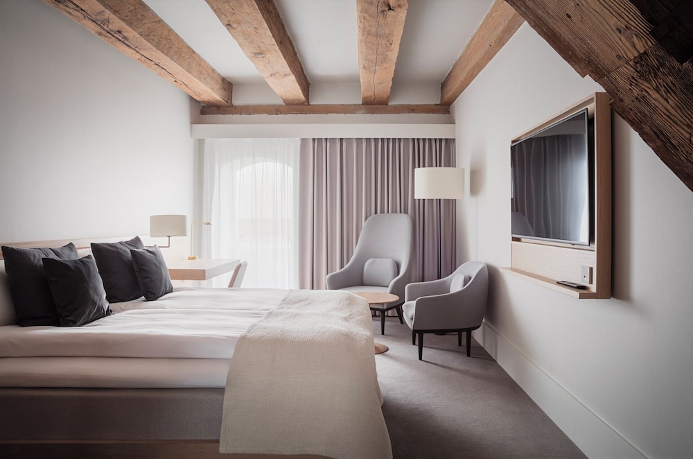SUPERIOR, KING BED