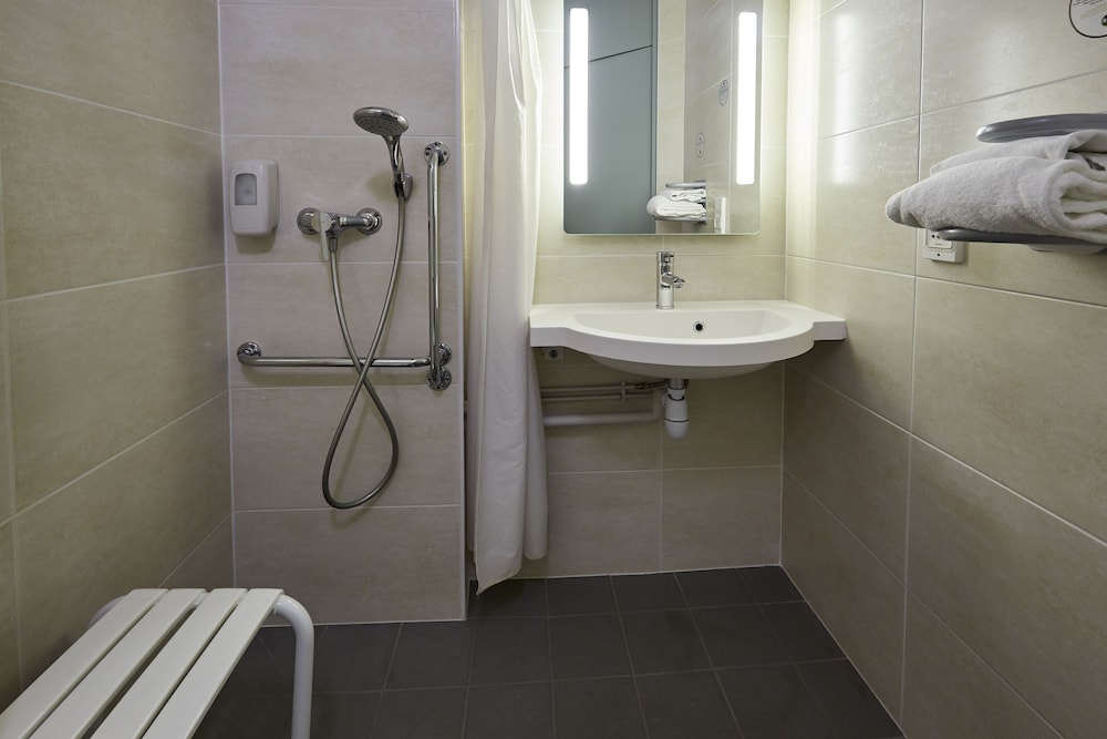 B&B Hotel Caen Memorial 18/33