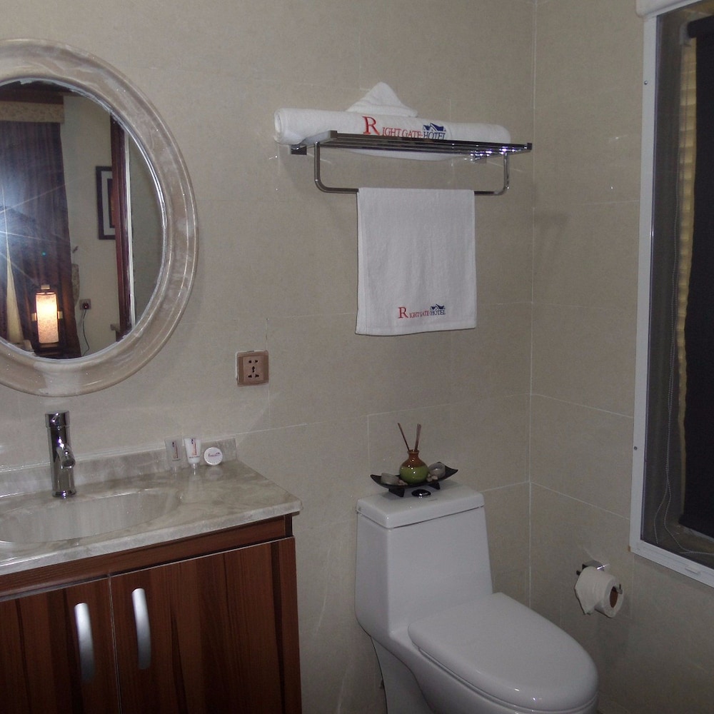 Rightgate Hotel & Suites 29/30