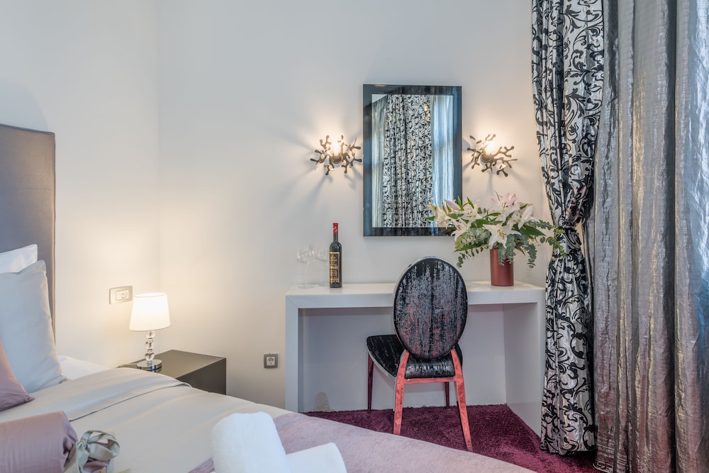 Starlight luxury rooms 20/50