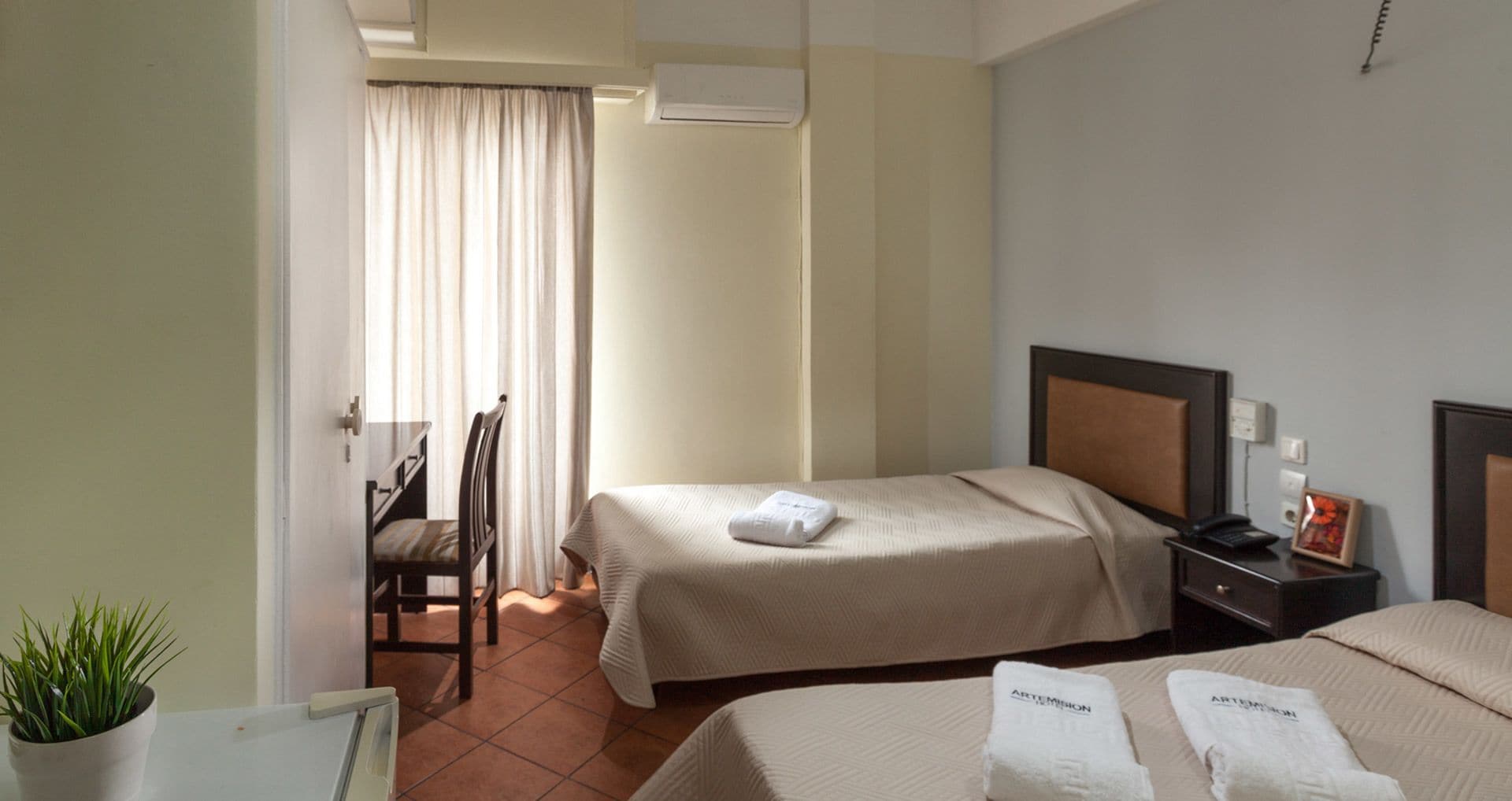 ROOM, TRIPLE, 1 QUEEN AND 1 SINGLE BED, PRIVATE BATHROOM