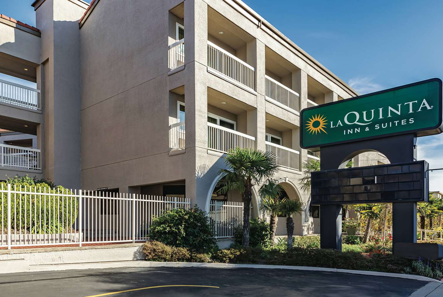 La Quinta Inn & Suites by Wyndham San Francisco Airport West 40/48