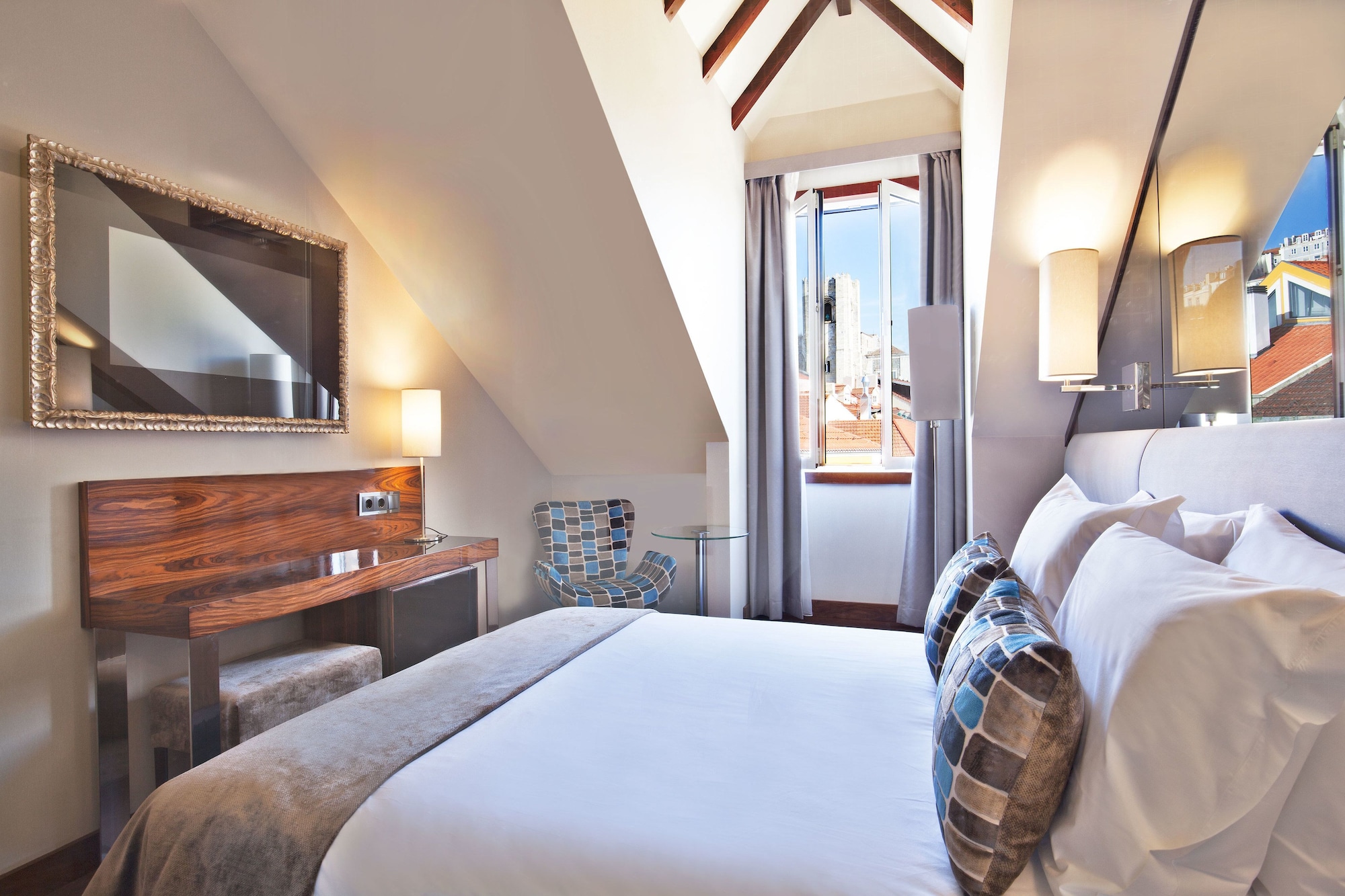 EXECUTIVE, DOUBLE BED