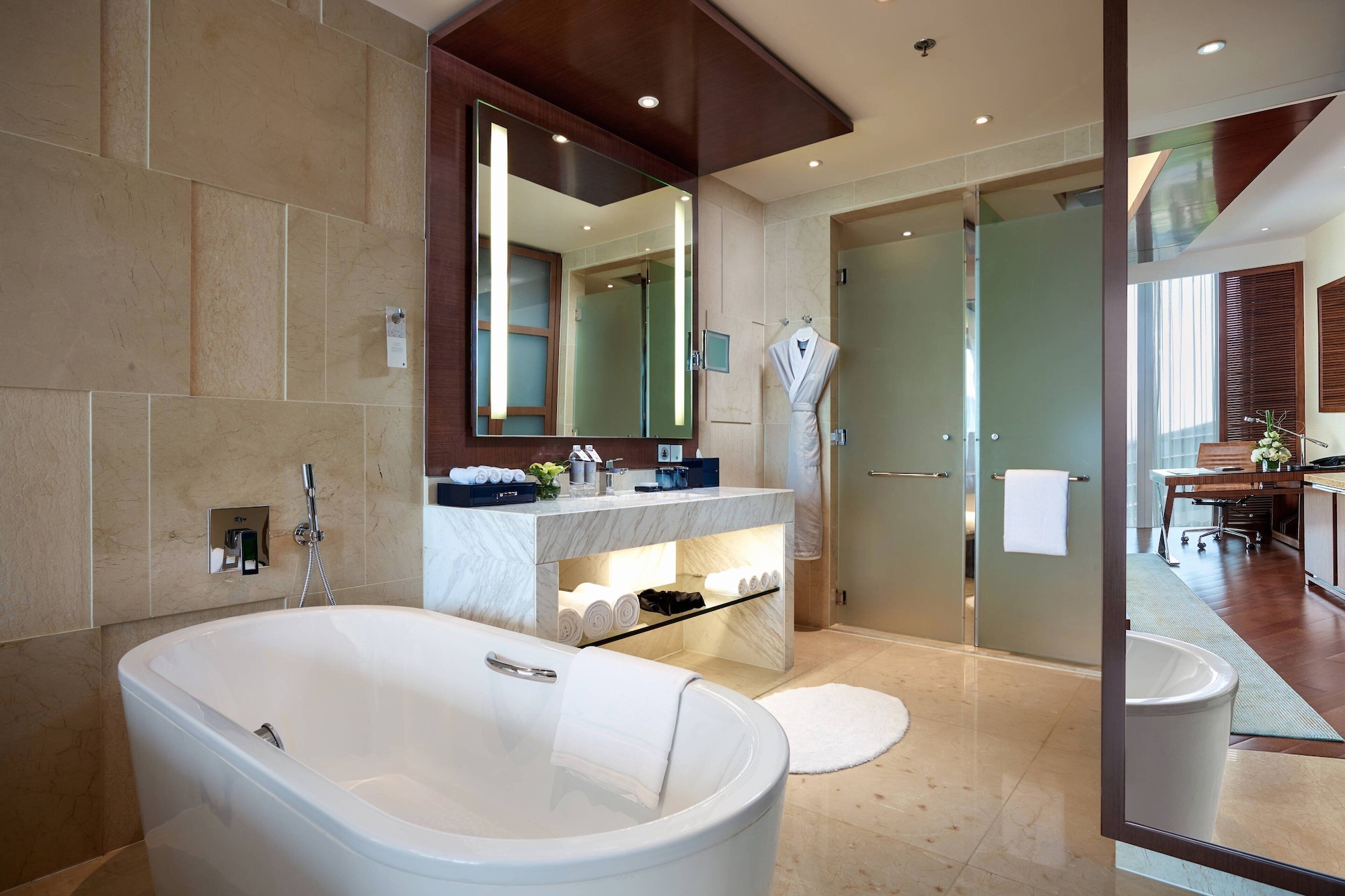 غرفة ديلوكس بسريرين مزدوجين بإطلالة على البحيرة، Jw Marriott Hotel Hanoi 2/2