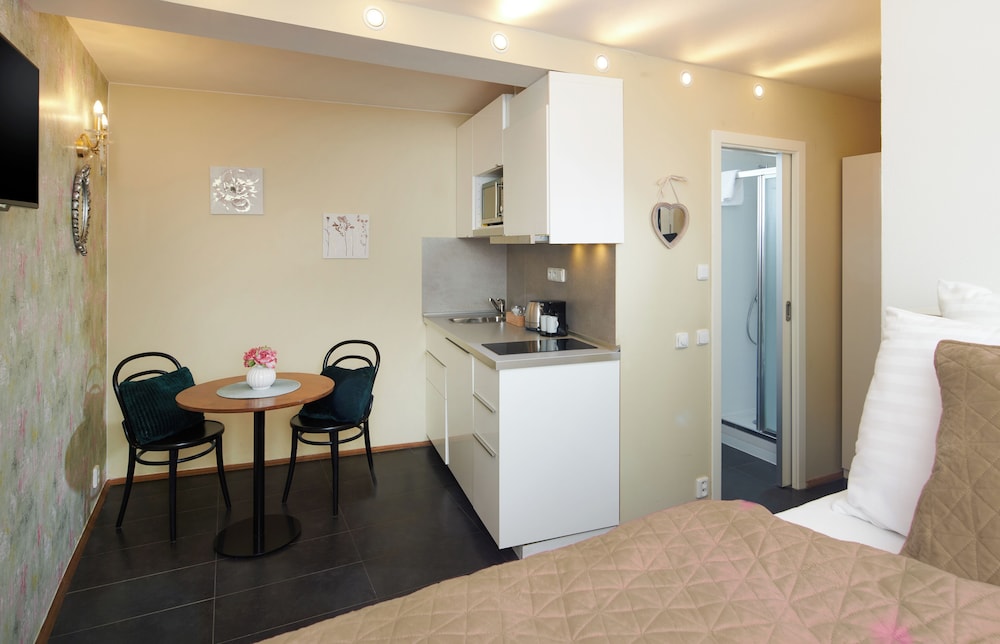 4 Arts Apartments by Adrez Living 32/52