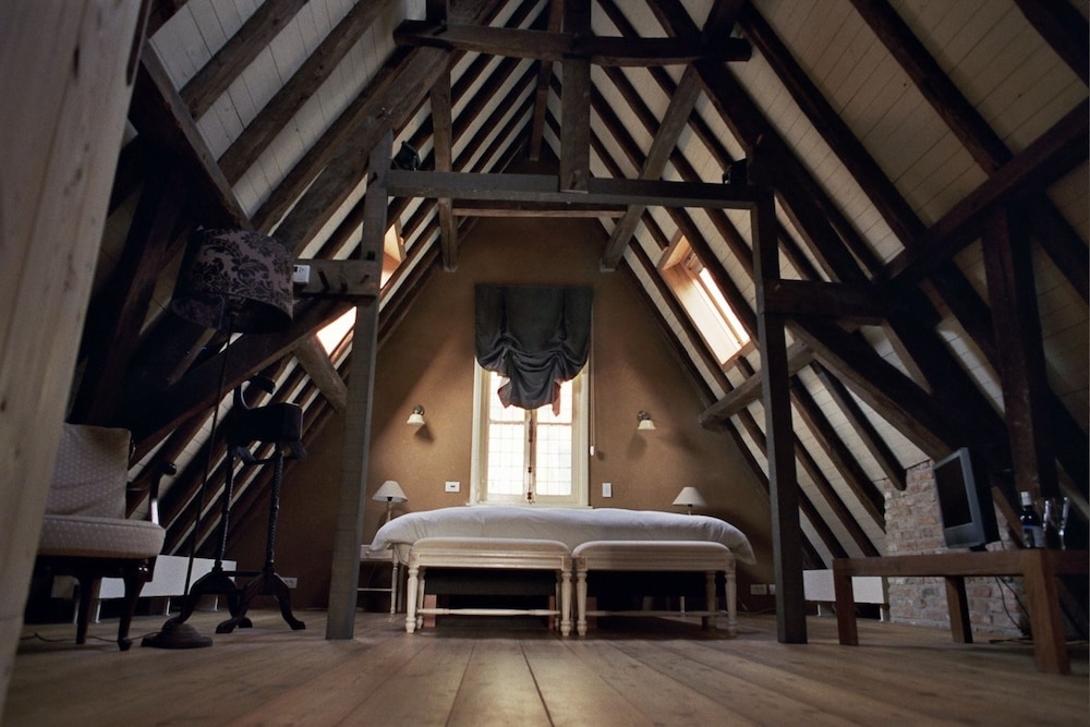 1669 Bed And Breakfast 3/50