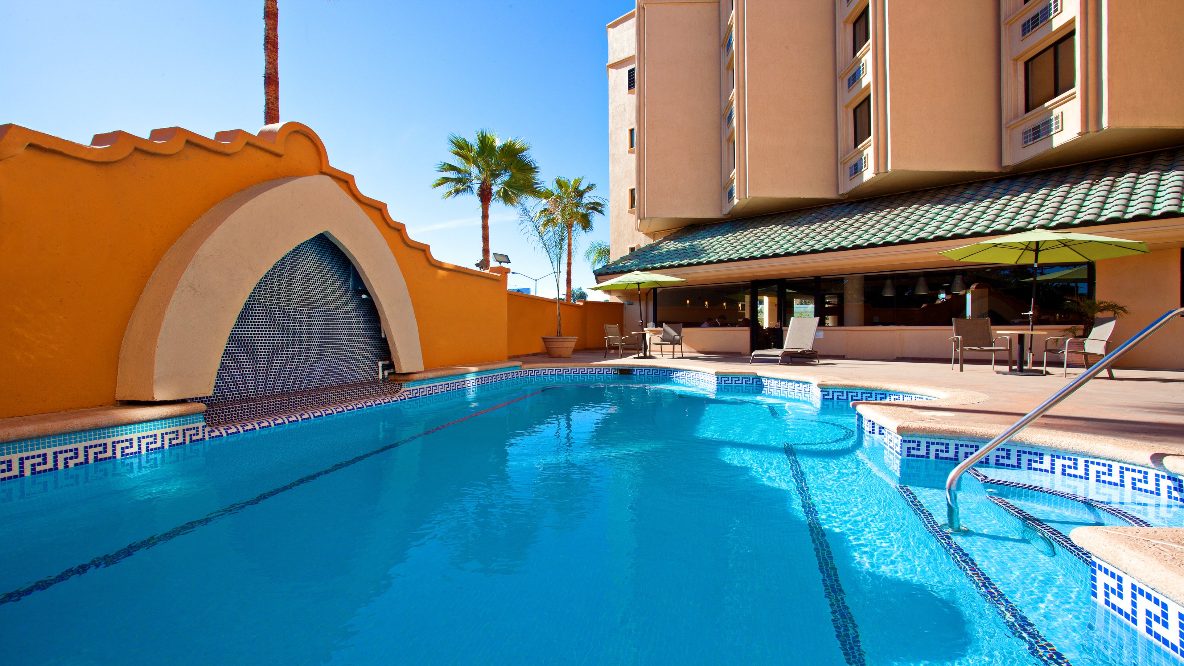 Holiday Inn Tijuana Zona Rio 73/74