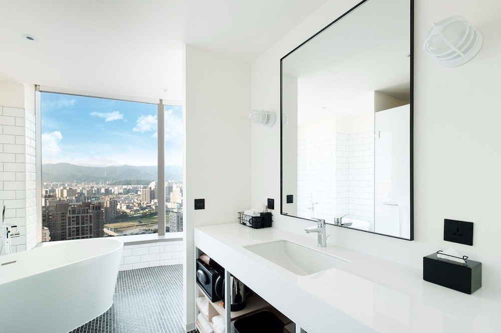 AMBA TAIPEI SONGSHAN 56/58