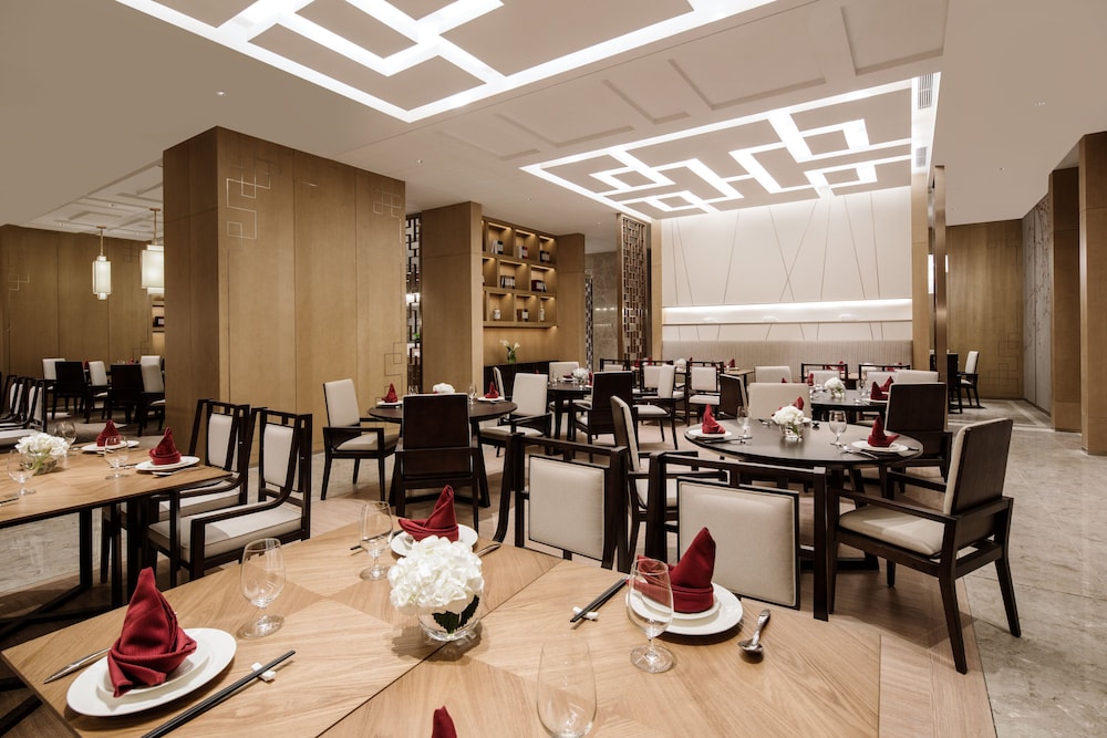 HOLIDAY INN NANJING HARBOUR 55/76