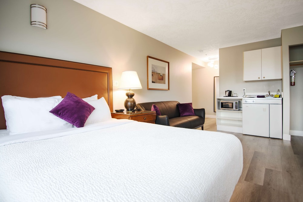 Coast Parksville Hotel 12/50