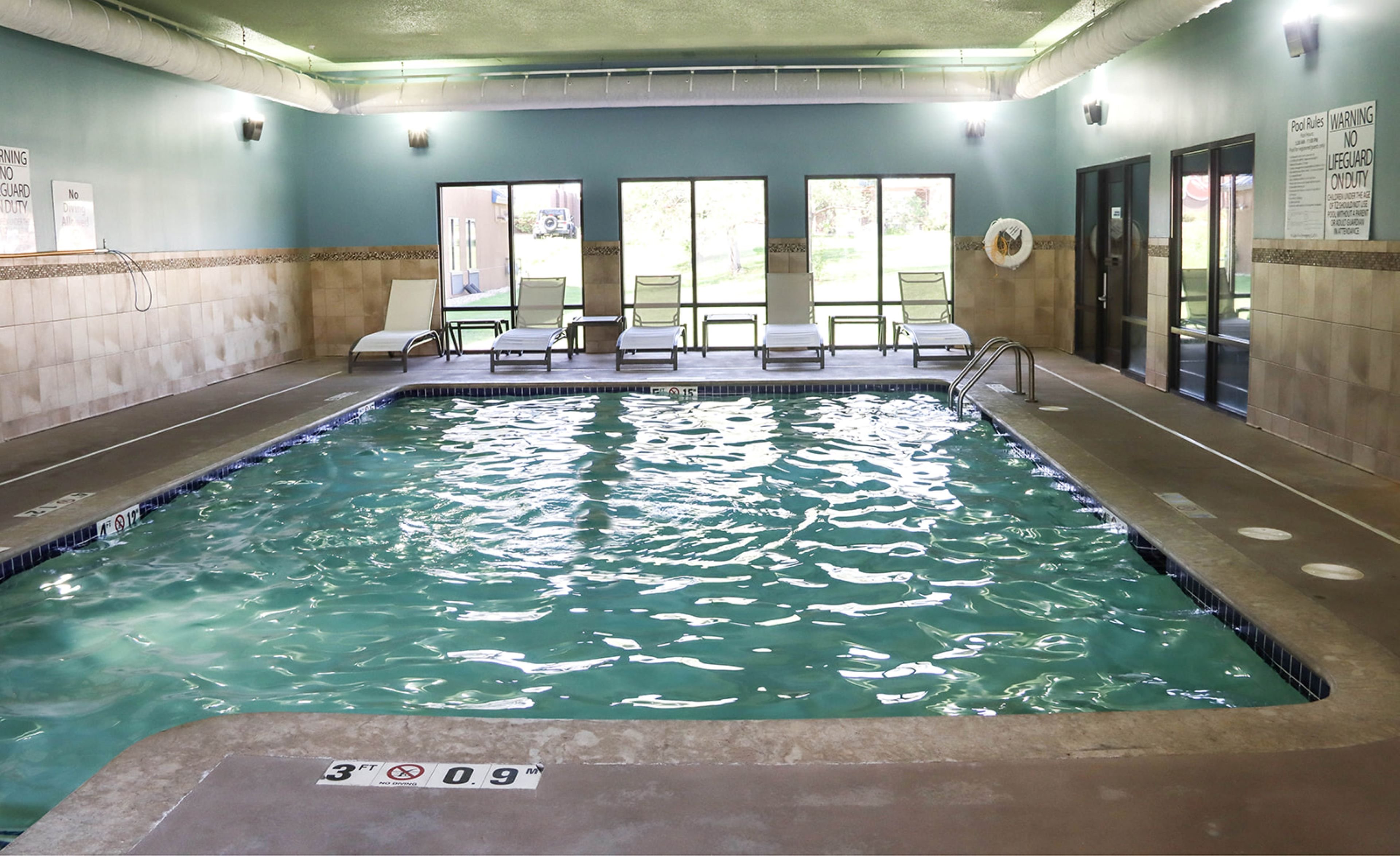 Holiday Inn Express Cedar Rapids Collins Rd 18/40