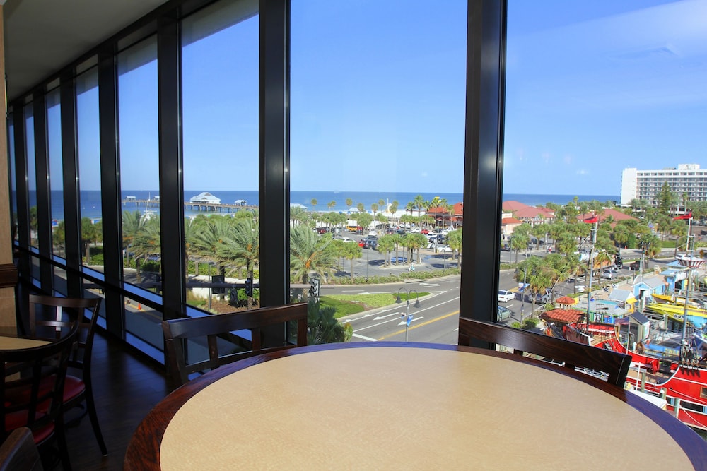 Pier House 60 Marina Hotel