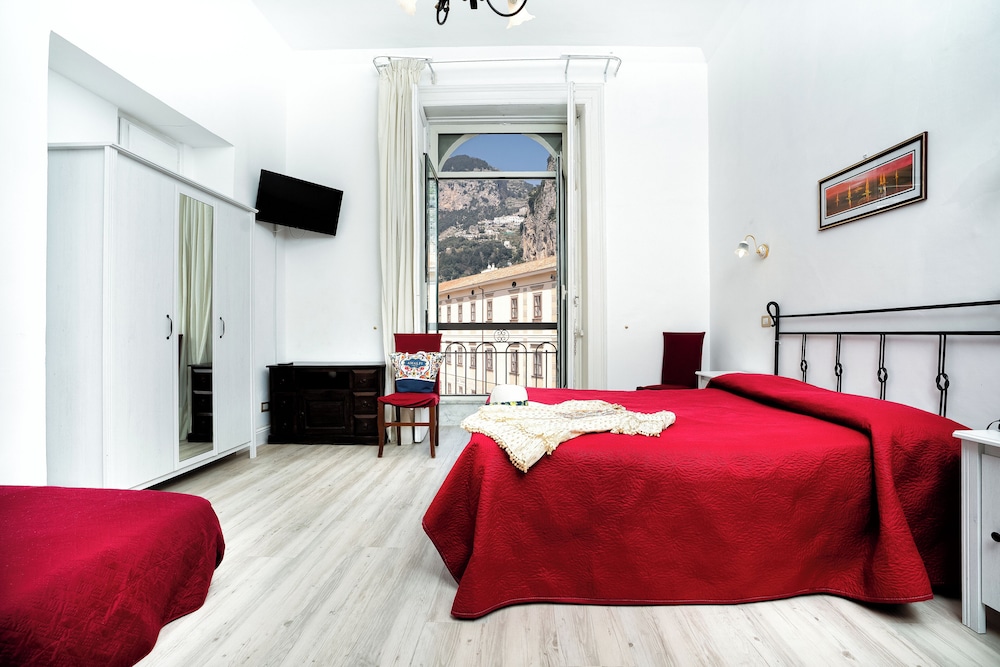 ROOM, TRIPLE