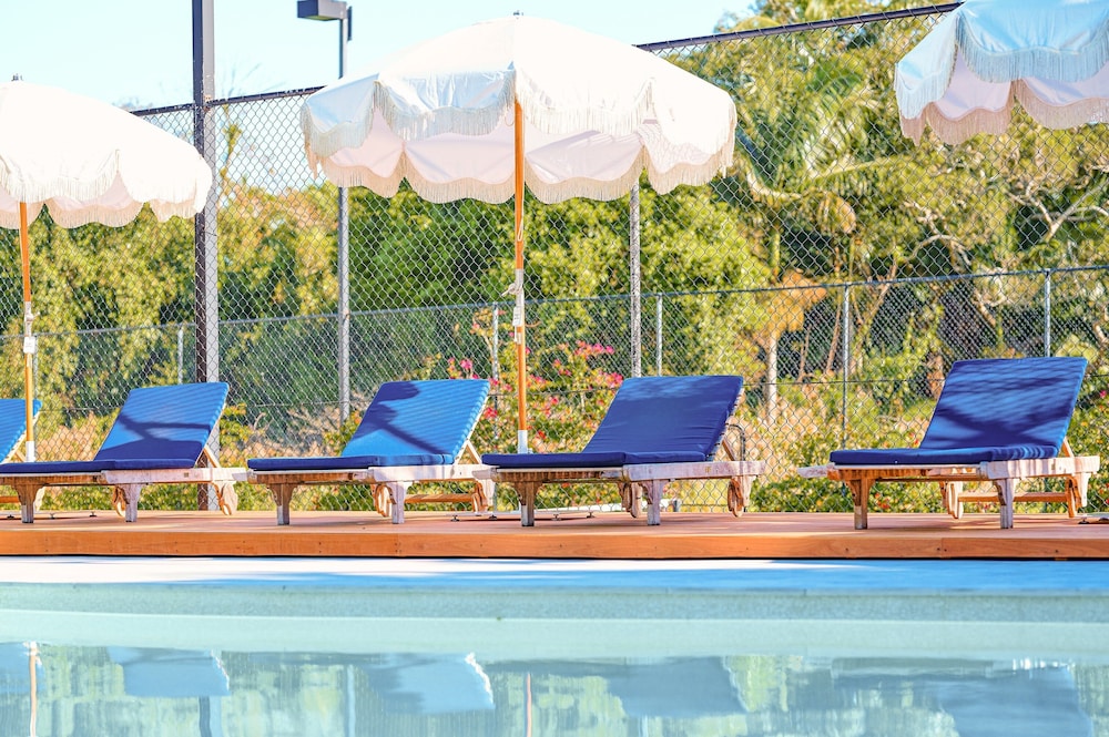 Lord Byron Resort 6/60