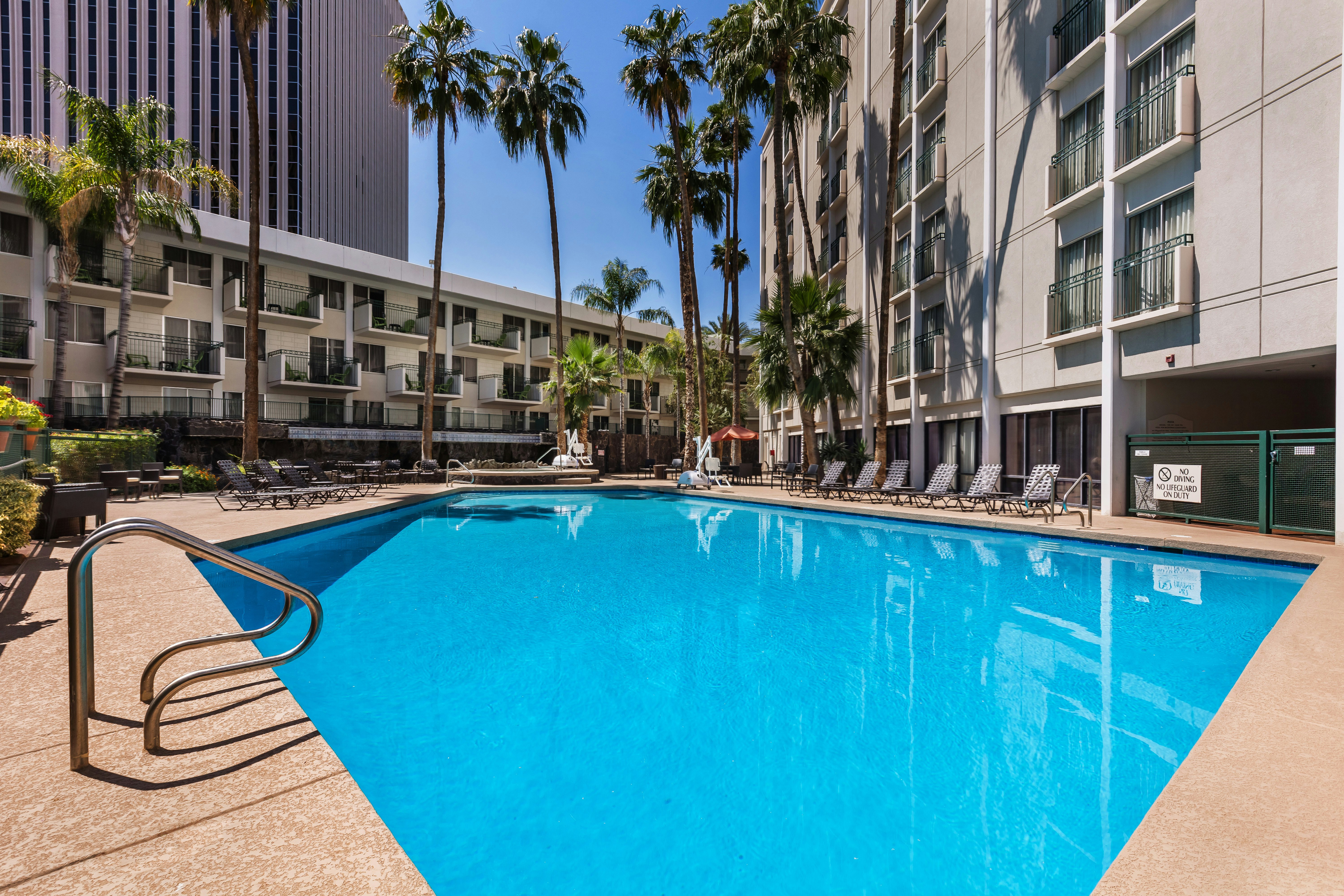DoubleTree by Hilton Phoenix Midtown 50/50