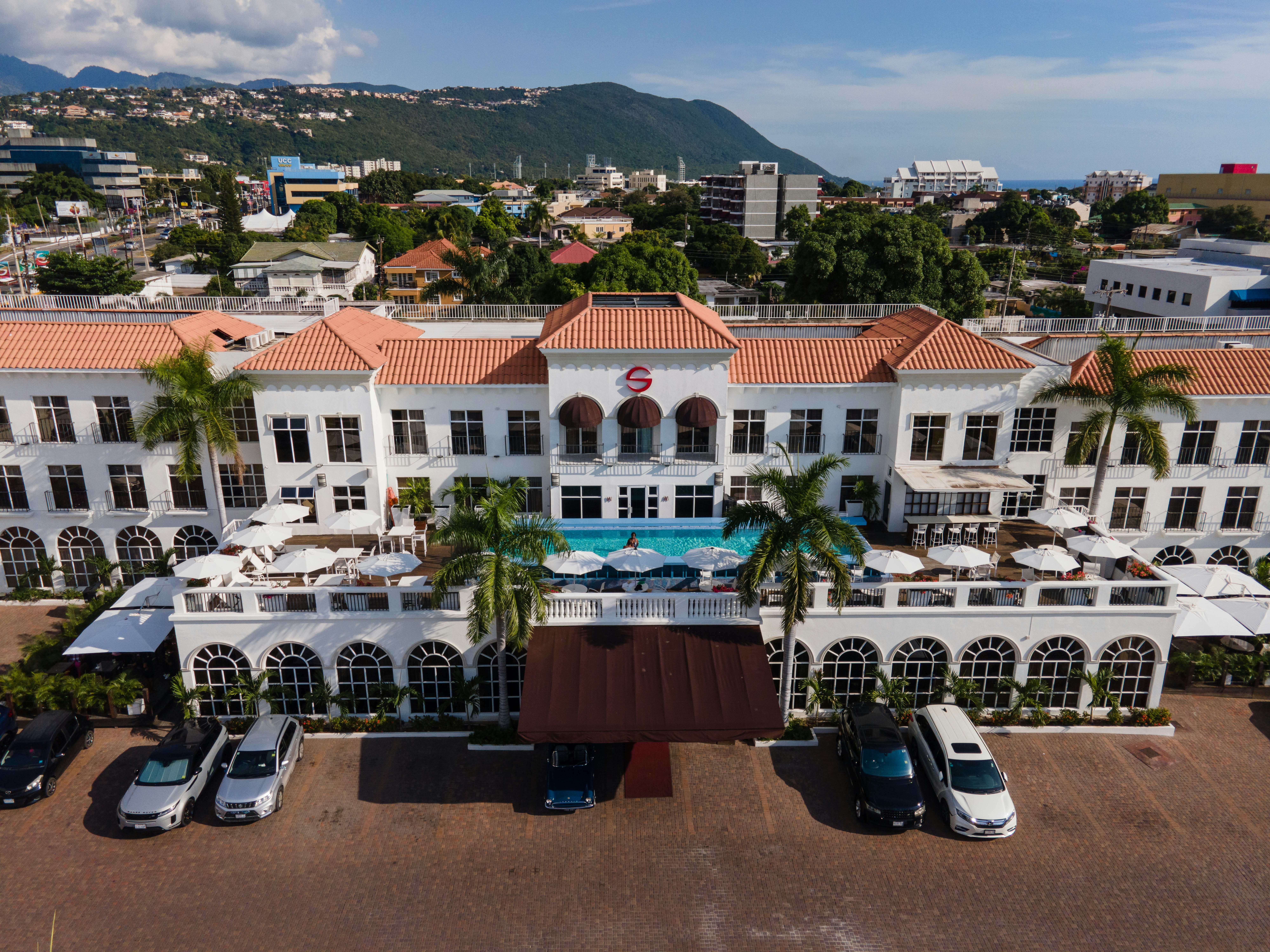 Spanish Court Hotel 27/50