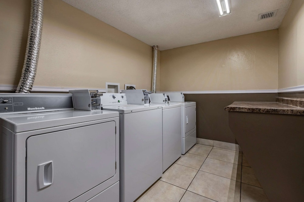 Econo Lodge Lafayette 9/57