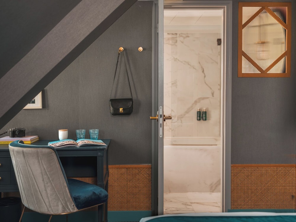 HANDSOME HOTEL BY ELEGANCIA 67/74